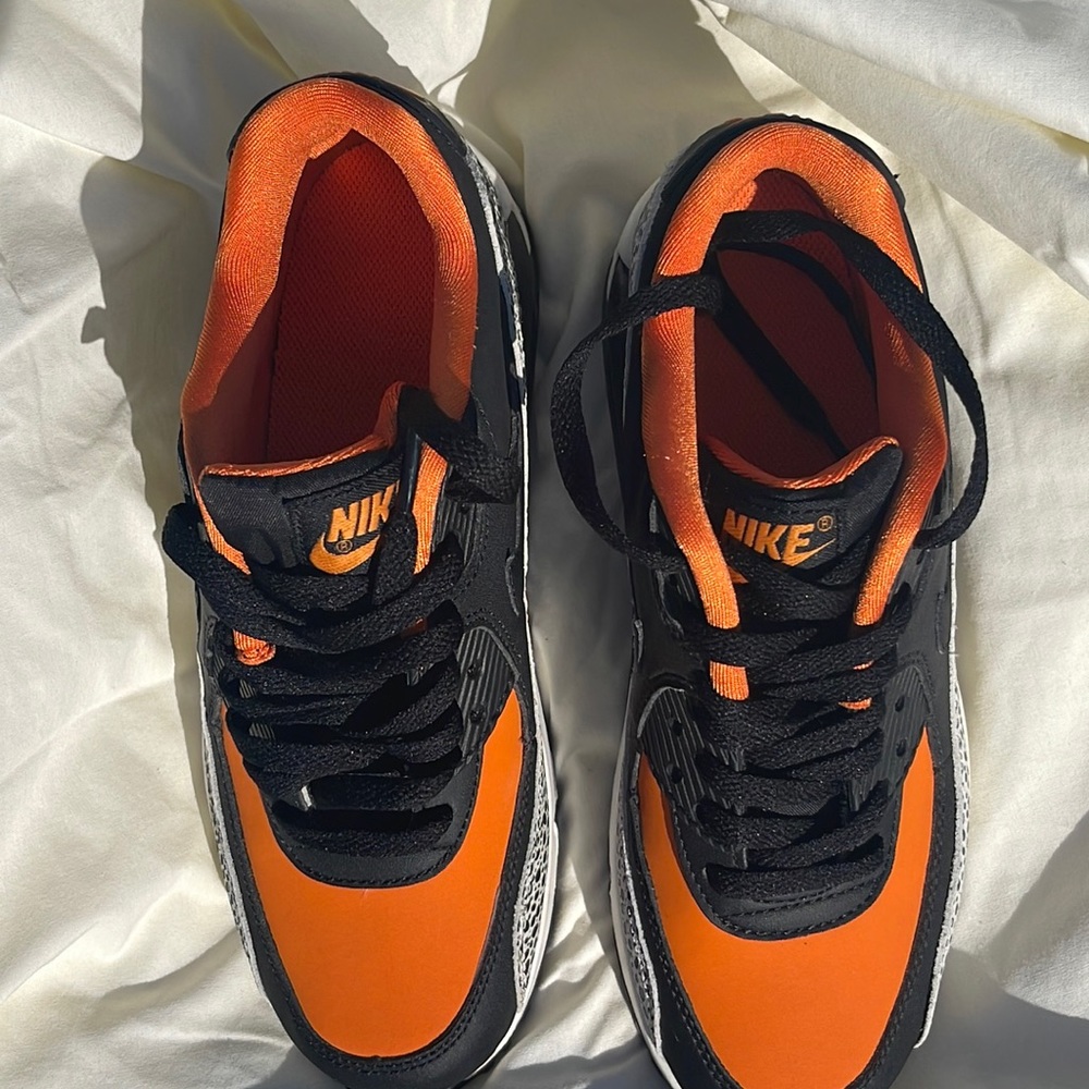NIKE AIR MAX SIZE 5Y EXCELLENT CONDITION